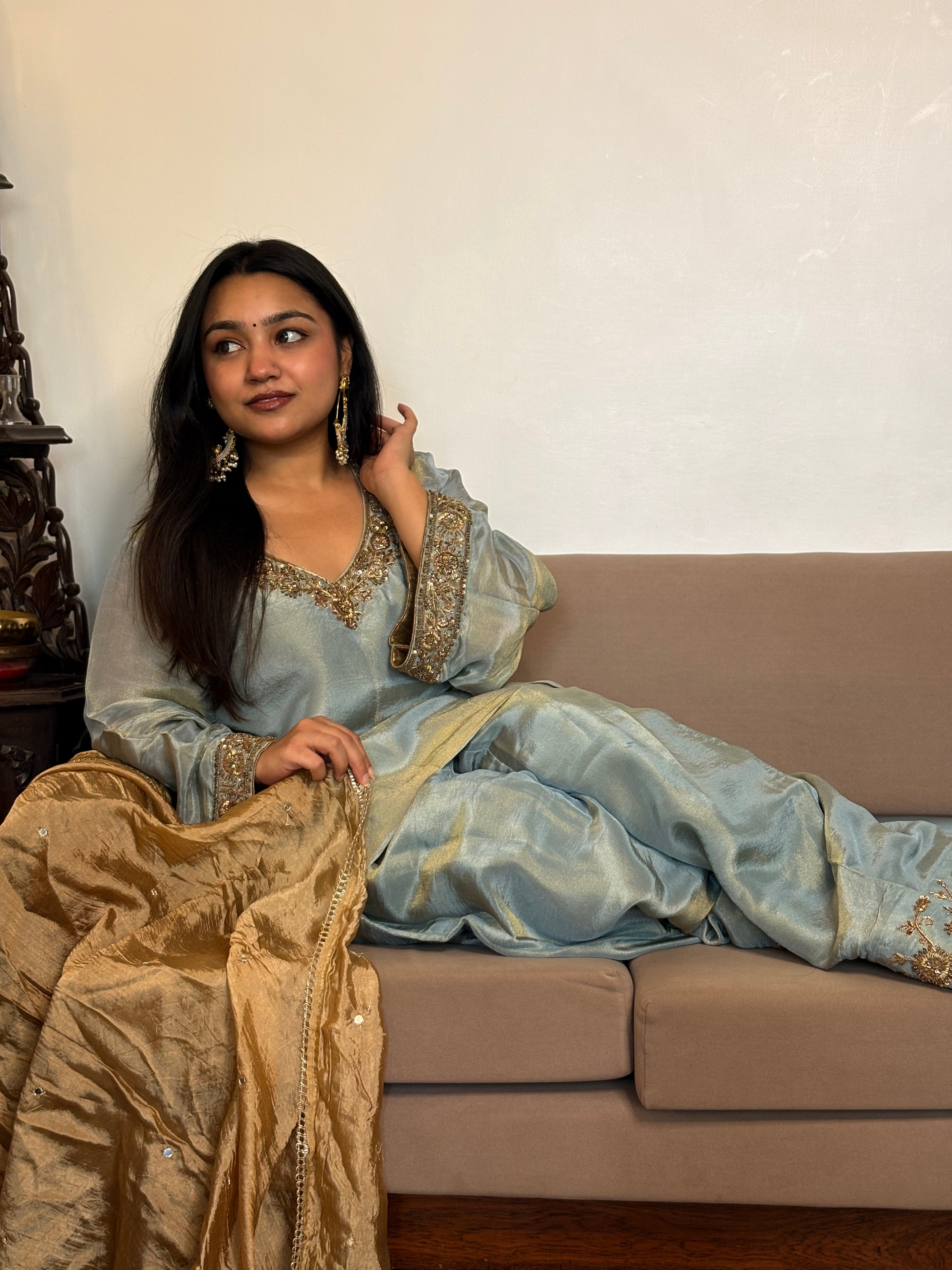Aabroo farshi Suit Set