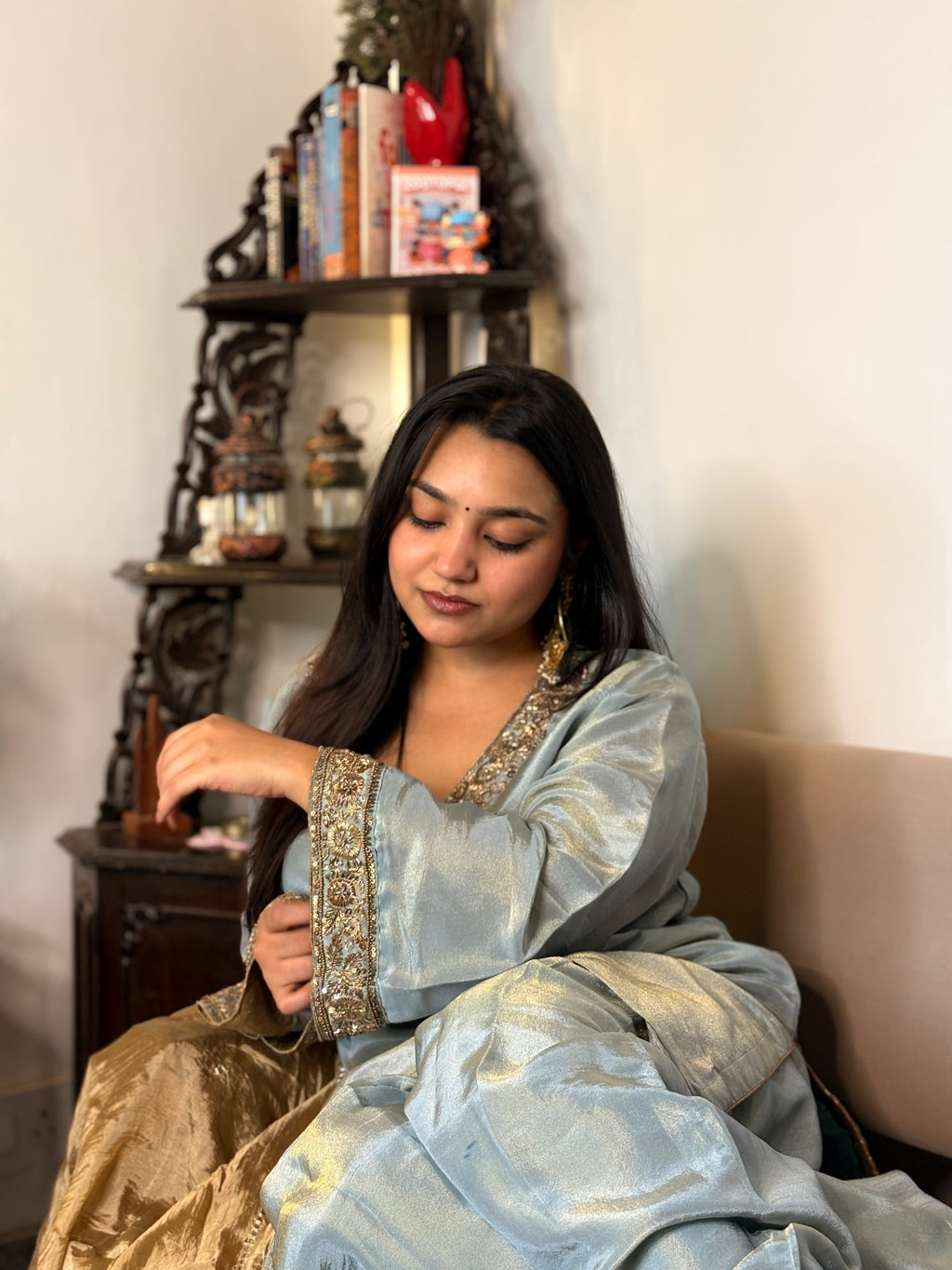 Aabroo farshi Suit Set